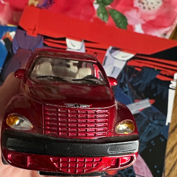 PT Cruiser 2000 Replica 1:24 scale Car with Opening Doors. Vintage - Picture 8 of 10
